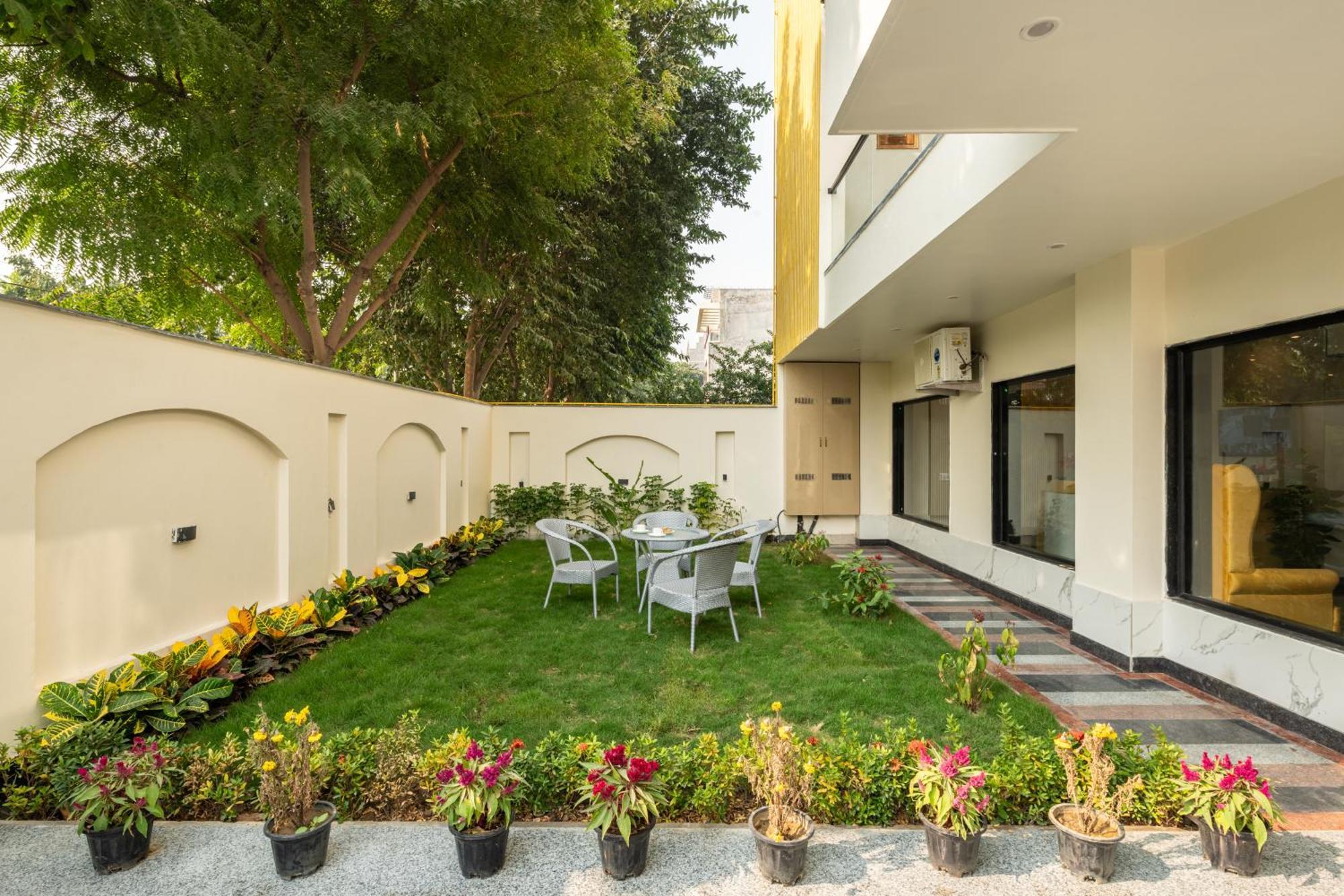 Lime Tree Hotel & One Bhk Serviced Apartment Noida - Sector 50 Metro Екстериор снимка