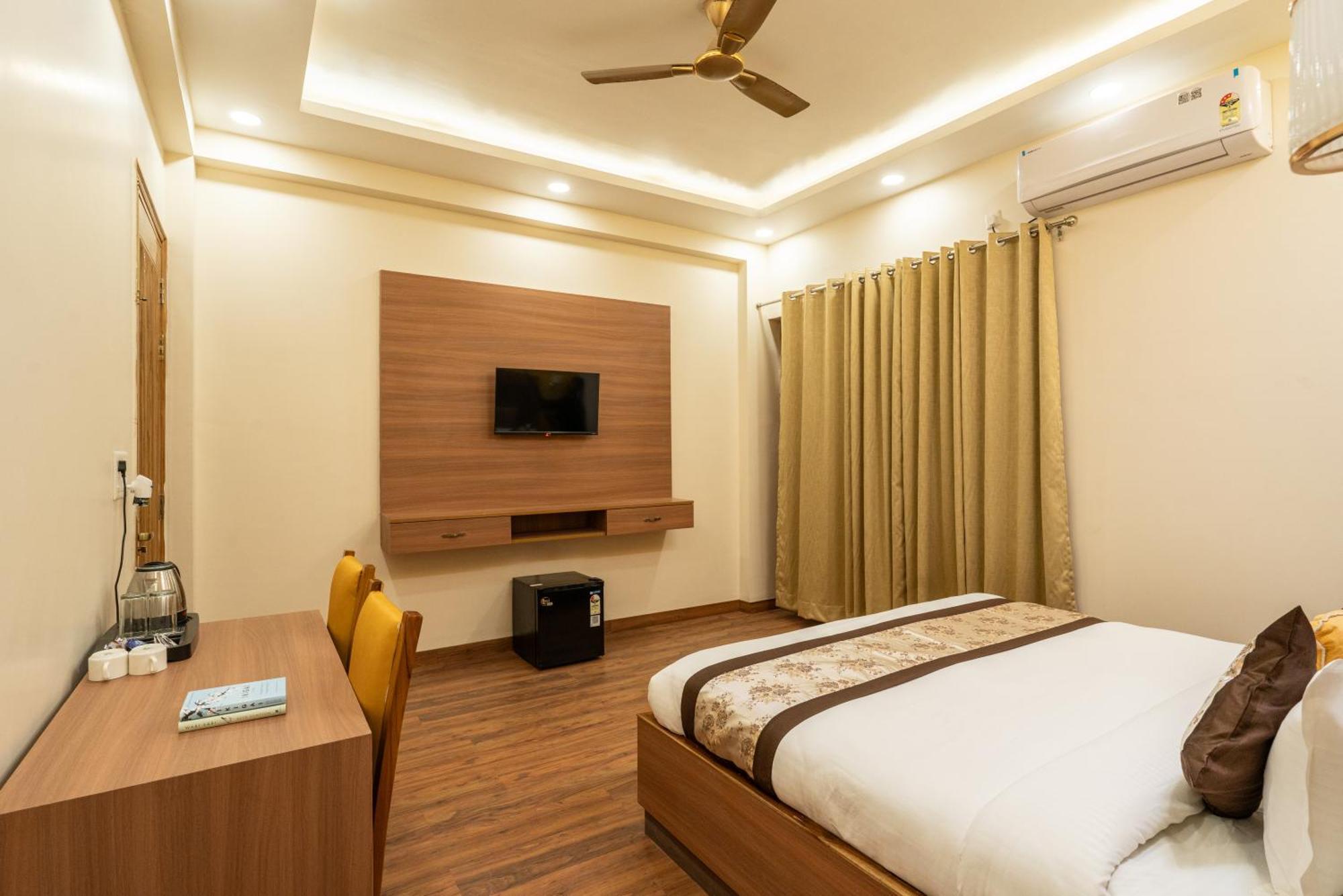Lime Tree Hotel & One Bhk Serviced Apartment Noida - Sector 50 Metro Екстериор снимка